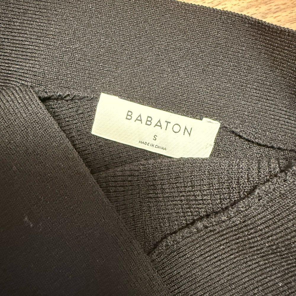 Babaton Black Ribbed Crop Top - Picture 3 of 3
